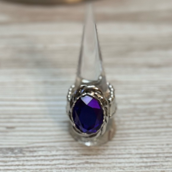 Stunning Purple Crystal Ring - Picture 1 of 4